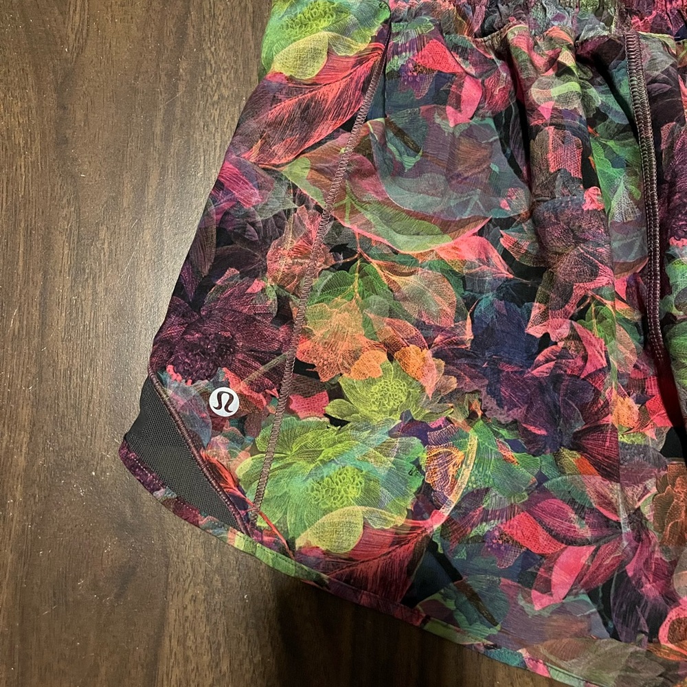 Lululemon Hotty Hot Shorts - Picture 6 of 8